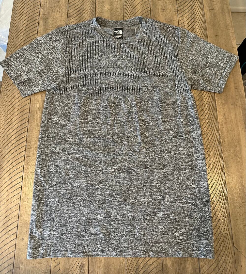 The North Face Men's Gray Short Sleeve Athletic Workout T-Shirt Tee Size S